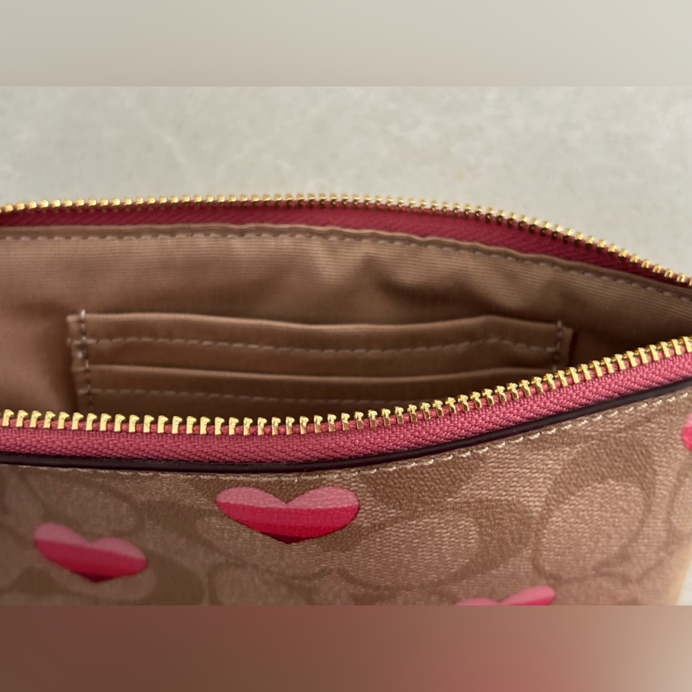 Coach Corner Zip Wristlet In Signature Canvas With Stripe Heart Print Luxury - Picture 5 of 9